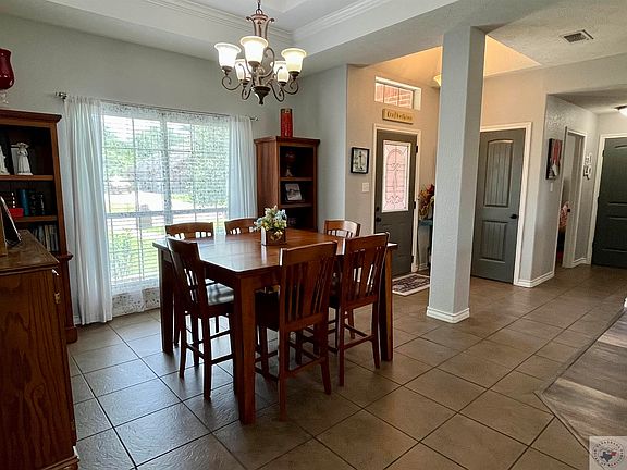 4th image of 450 Meadowridge Cir