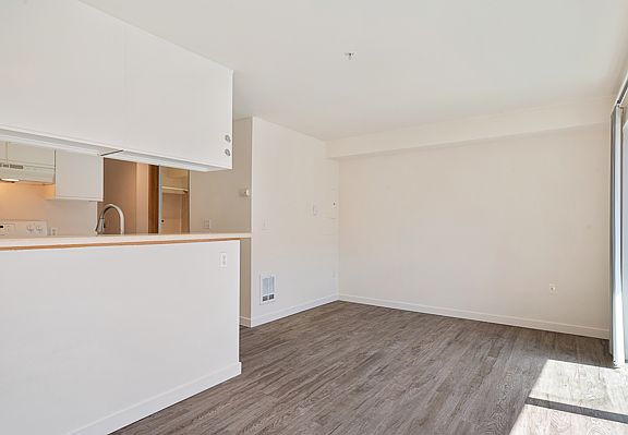 5th image of 3250 SW Avalon Way #611e740ae