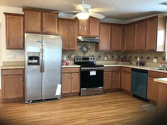 Kitchen new cabinets & appli