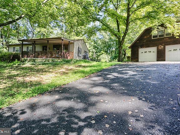 2nd image of 1121 Victor Ln