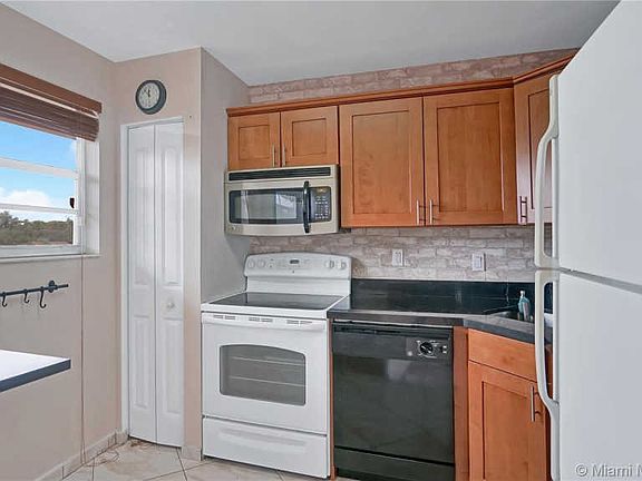 5th image of 7450 NW 17th St APT 304