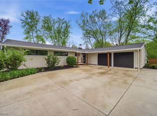 12789 Manchester Dr, Chesterland, OH 44026