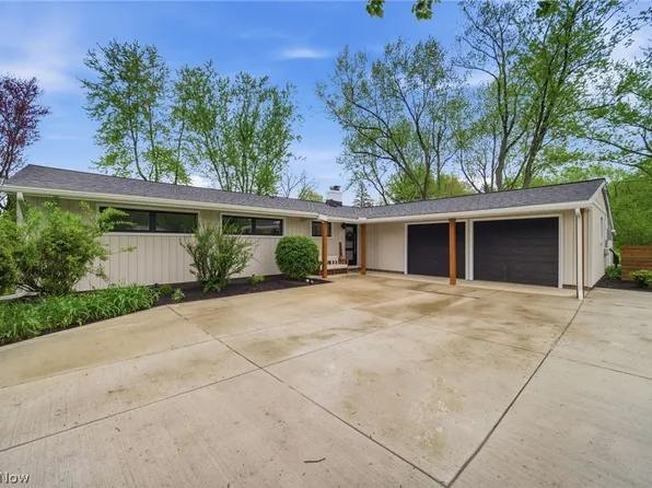 12789 Manchester Dr, Chesterland, OH 44026