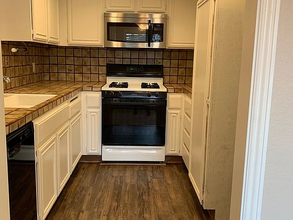 5th image of 6 Laurel Ln