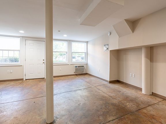 3rd image of 610 N 2nd St APT 11