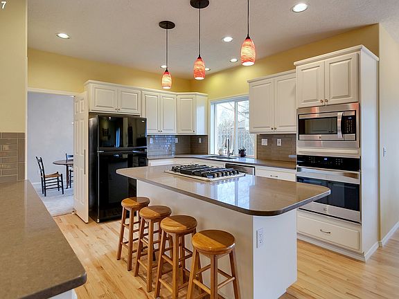 4th image of 28635 SW Sandalwood Dr