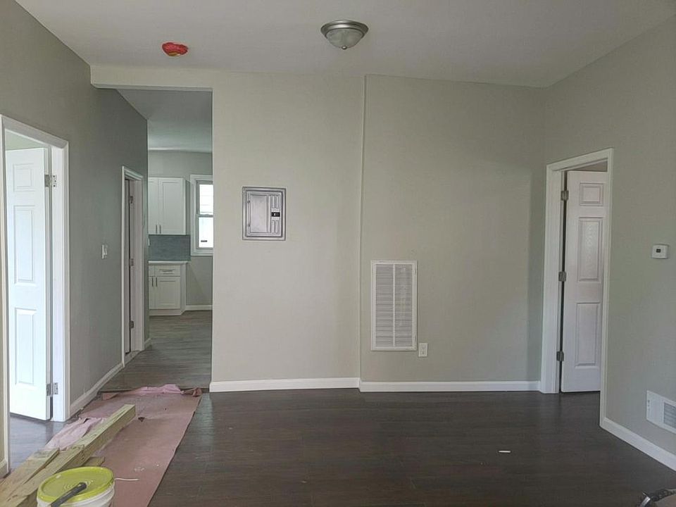 1st image of 33 Isabella Ave #1