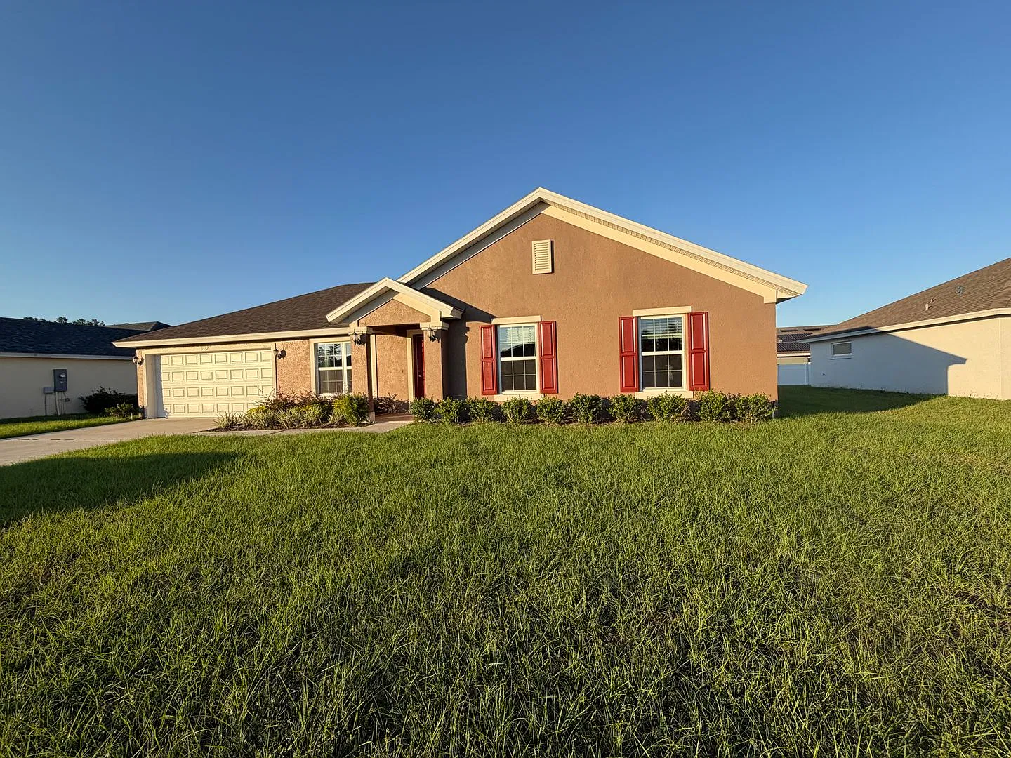 Modern 2024-Built Home for Rent 1549 sqf. - Spacious Living, Stylish Finishes & Stainless Steel A... — Photo 2
