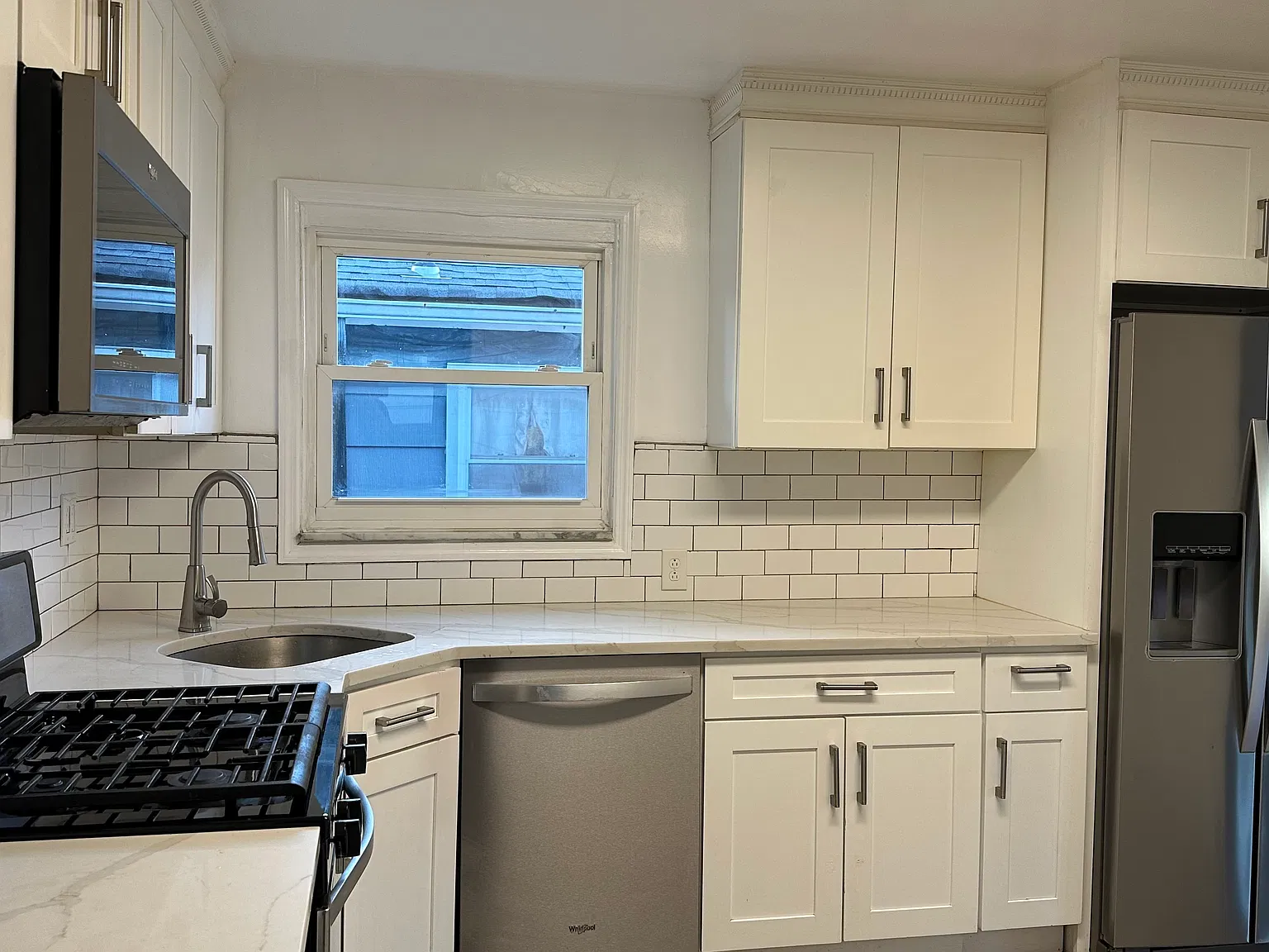 3 bed, 1200 sqft, $2,300 — Photo 2