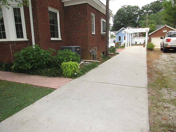 3rd image of 407 Jennings Ave