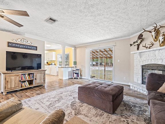 2nd image of 431 SW Jodi Ct