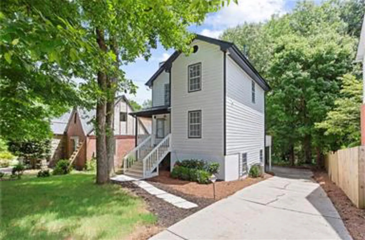 2299 Boulevard Granada SW — Photo 1