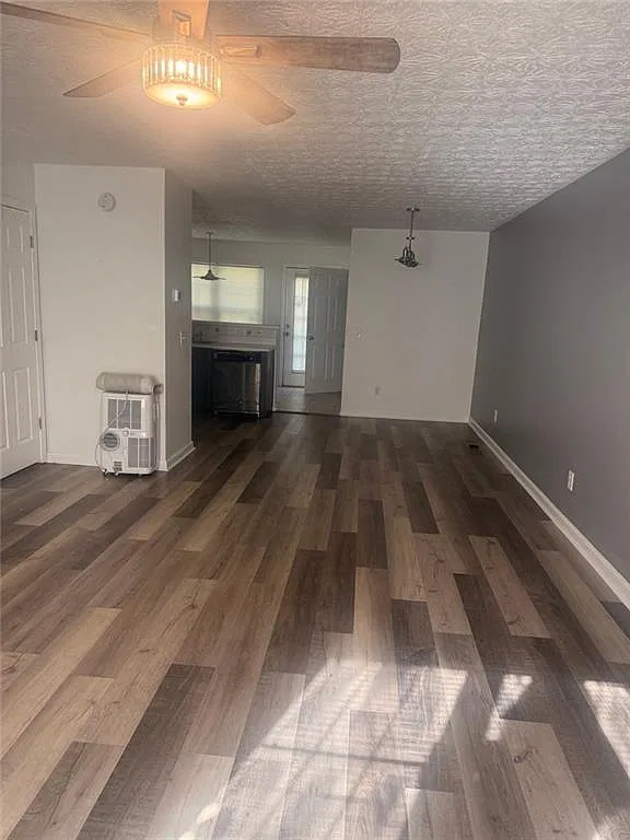 2 bed, 2.5 bath, 1368 sqft, $1,700 — Photo 2