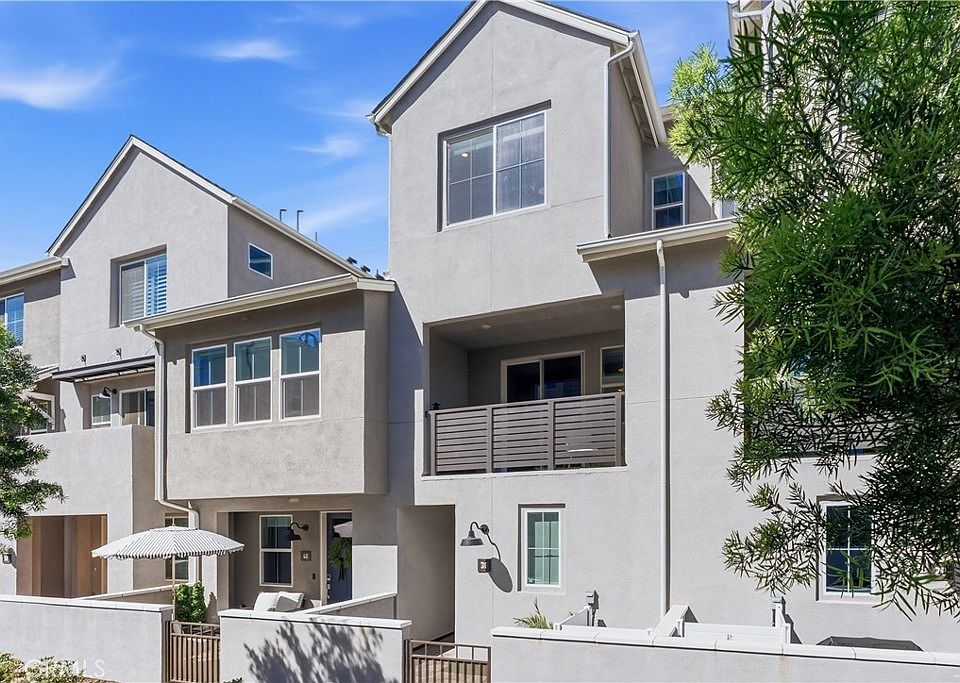 1st image of 30 Wisteria St