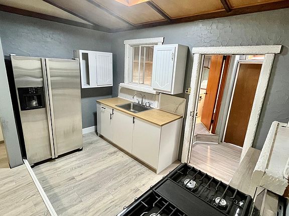 3rd image of 221 Luella Ave