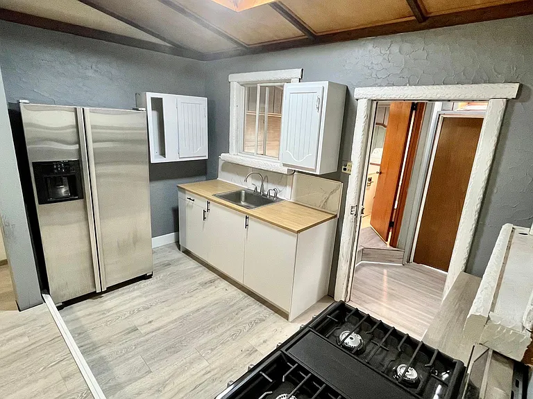 221 Luella Ave — Photo 3