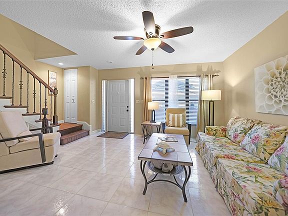 2nd image of 2000 Forrest Nelson Blvd Unit E2