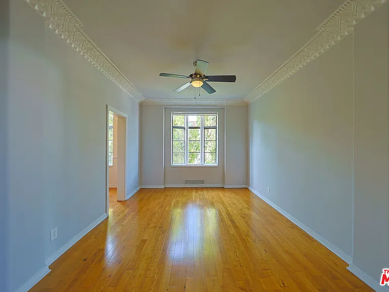1314 N Hayworth Ave #303 — Photo 5