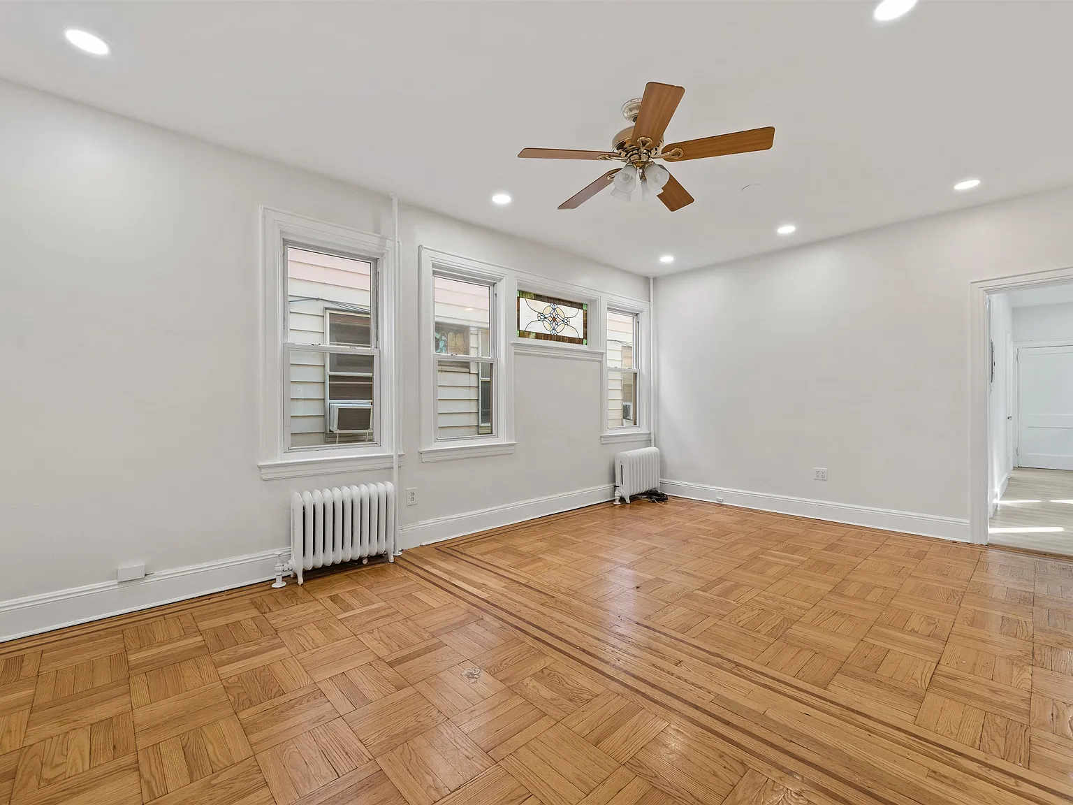 3 bed, 1.0 bath, 1200 sqft, $2,100 — Photo 3