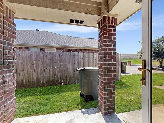 2nd image of 1423 Western Oaks Ct