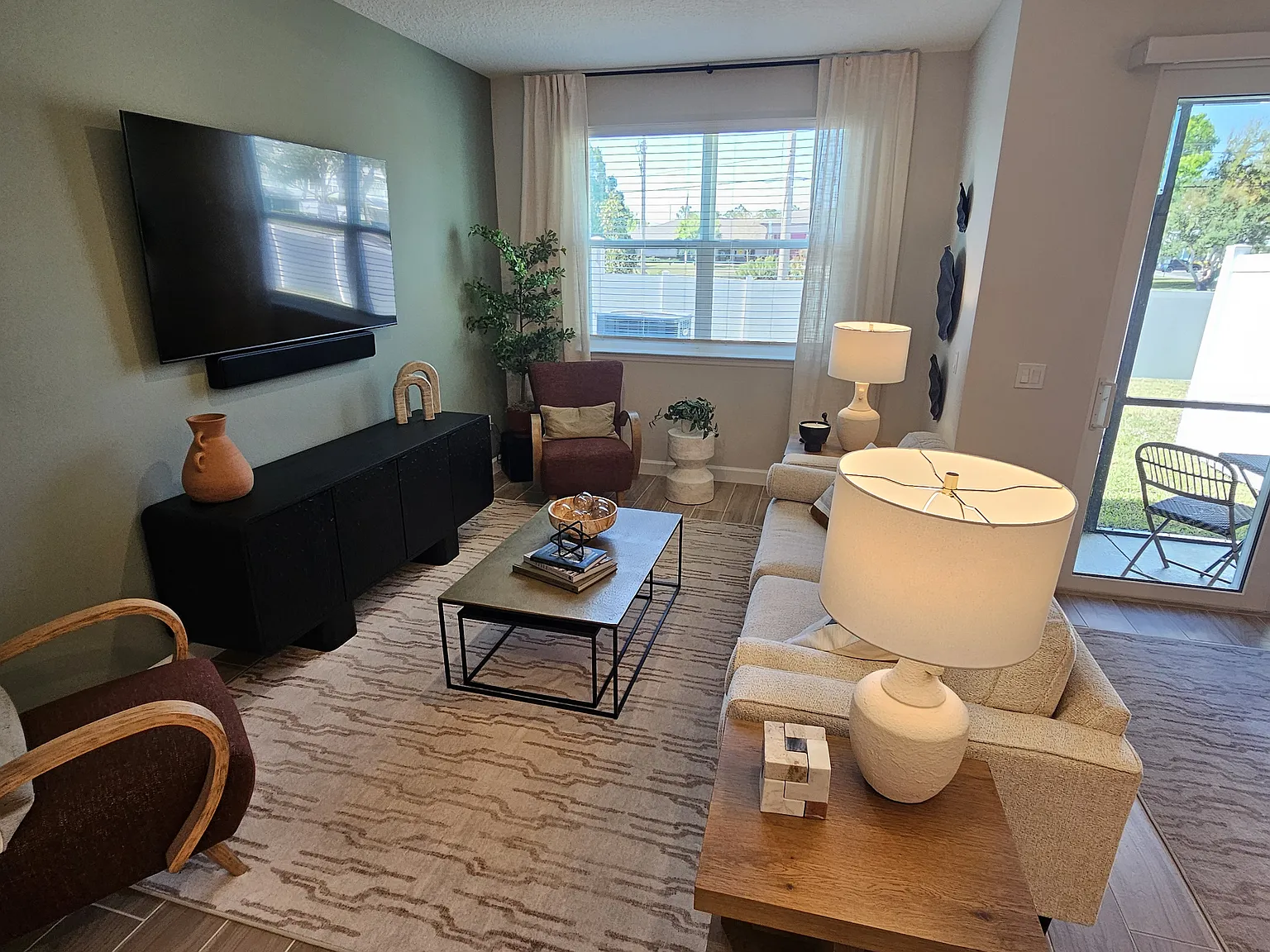 3 bed, 2.5 bath, 1620 sqft, $3,300 — Photo 2