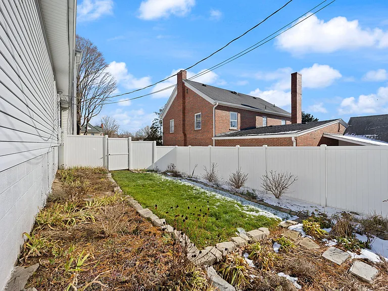 406 N Main St — Photo 56