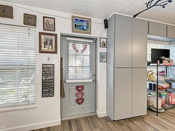 5th image of 3913R S Shade Ave