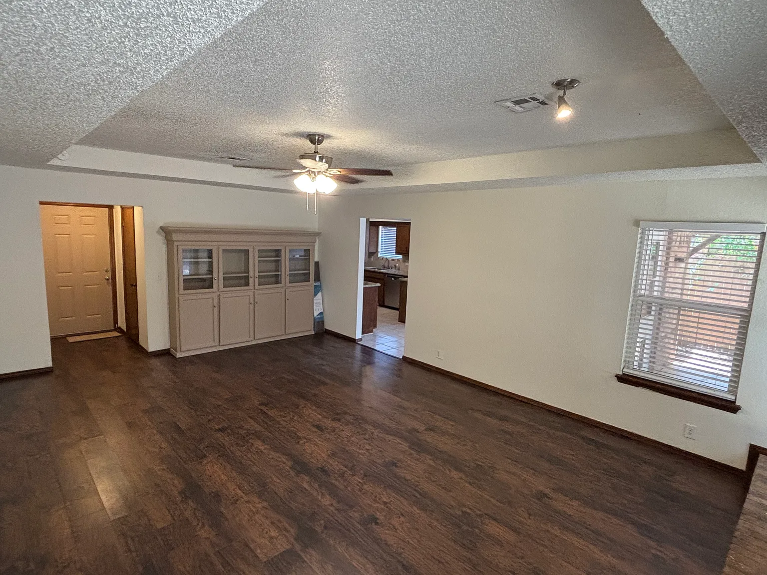 3 bed, 1605 sqft, $1,700 — Photo 3