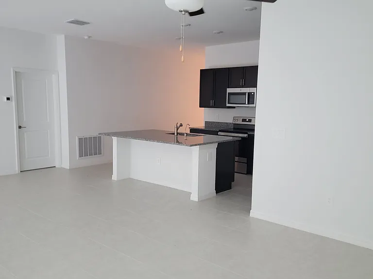 1844 Red Loop — Photo 9