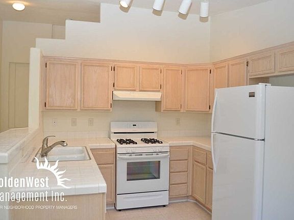 2nd image of 2110 N Los Feliz St #2011