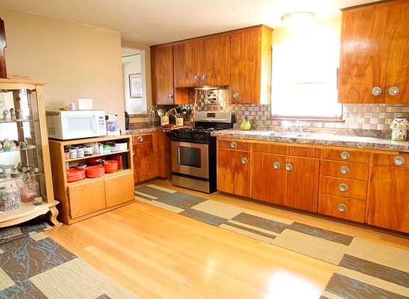 3rd image of 140 N Blakeley St Ste A