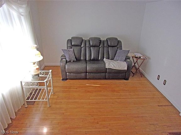 2nd image of 126 Glavera Ave NE