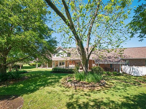 3rd image of 1109 Hillcrest Dr