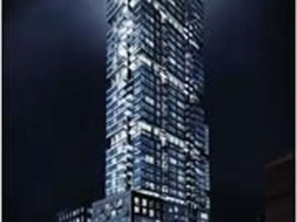 30 Nelson St #402, Toronto, ON M5V 0H5