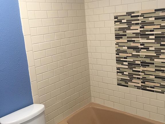 3rd image of 3015 Peronne Ave