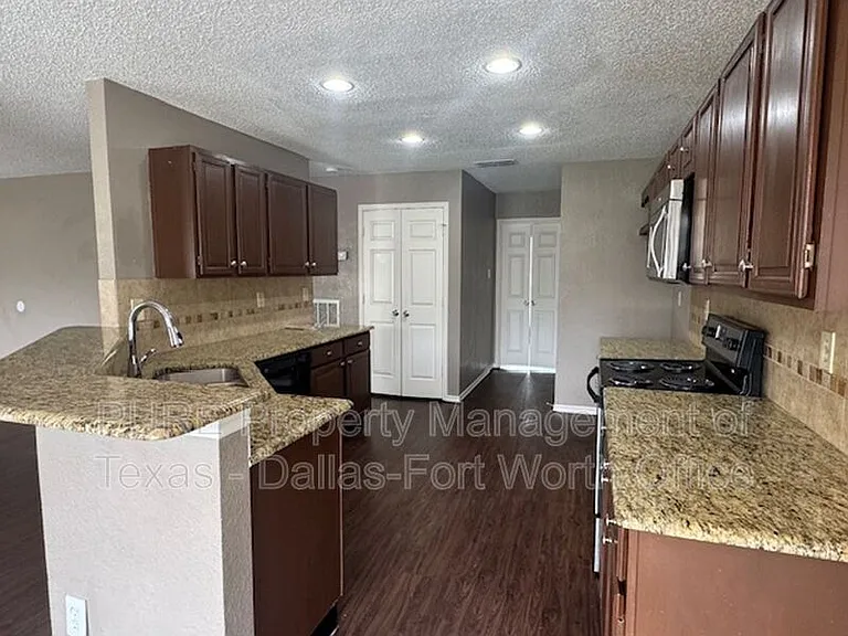 1404 Straus Rd — Photo 8