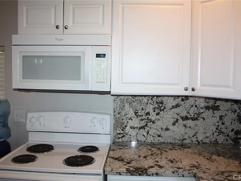 507 W State St — Photo 18