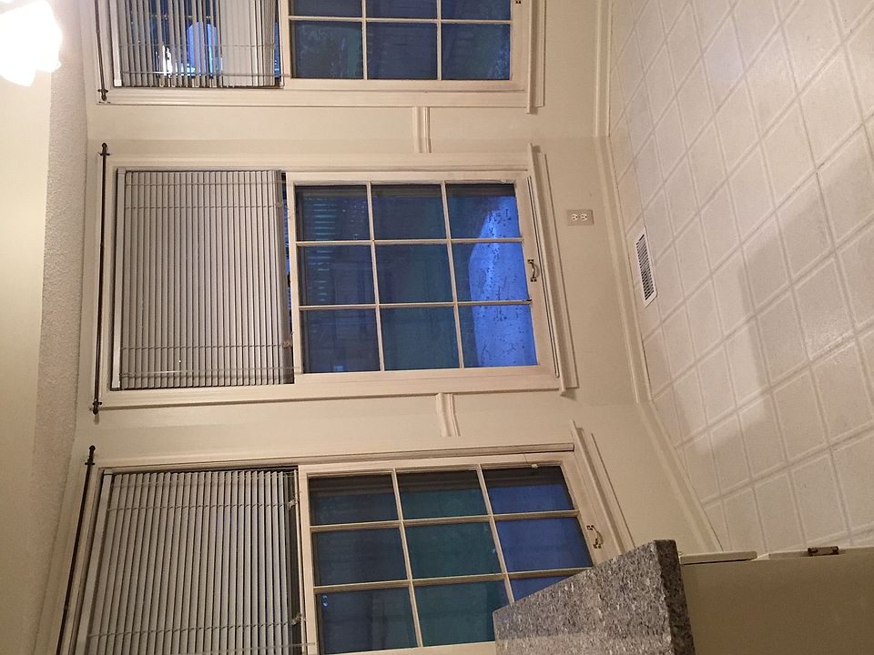 Eat in Kitchen with Bay Window