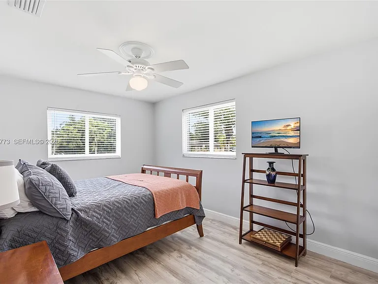 15845 SW 87th Ave — Photo 36