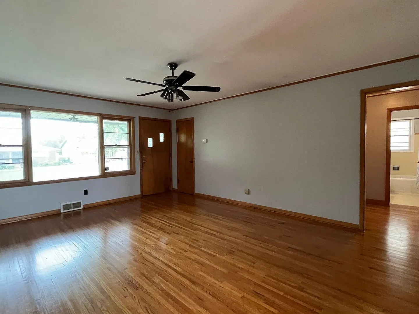 Three Bedroom Tulsa, 1 Bath — Photo 2