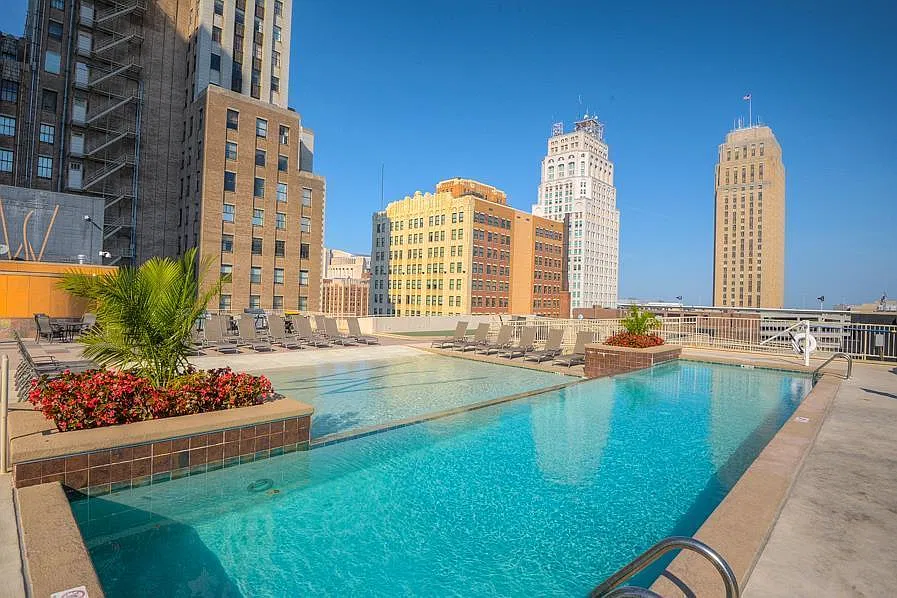 1 bed, 834 sqft, $2,000 — Photo 3