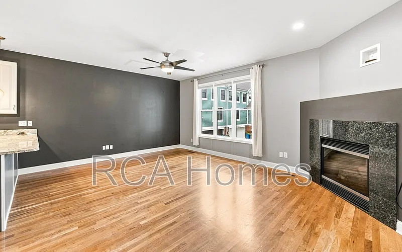 2 bed, 2.5 bath, 2160 sqft, $2,500 — Photo 2