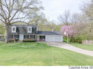 3200 Victoria Dr, Springfield, IL 62704