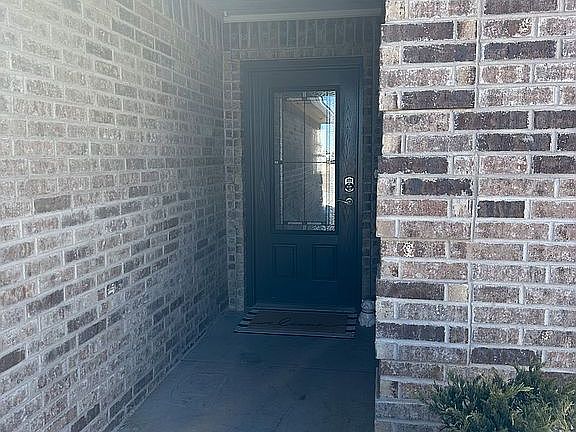 2nd image of 1212 Oakwood Cir