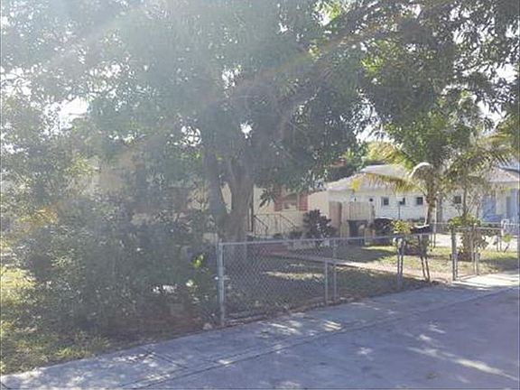 3rd image of 1538 NE 152nd Ter