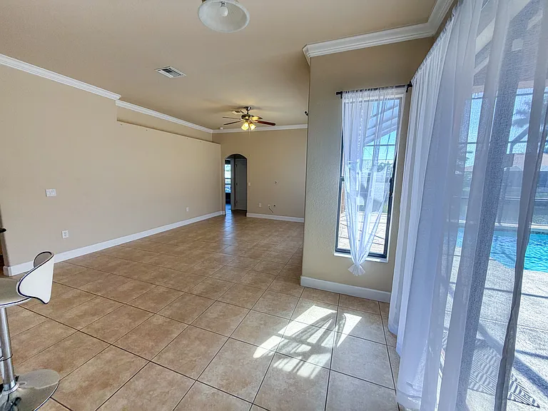 2110 SW 38th Ter — Photo 10