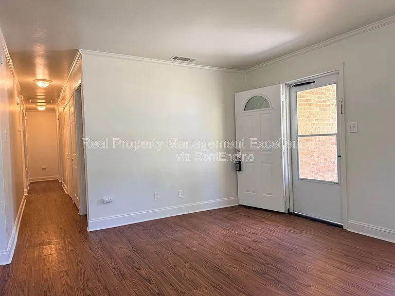 419 Walton St — Photo 4