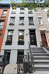 162 Luquer Street in Carroll Gardens