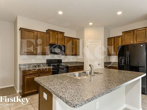 4th image of 325 Cascade Bend Dr