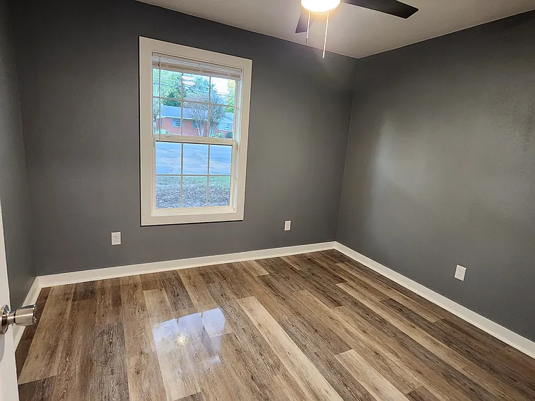 220 Bois D Arc St — Photo 12